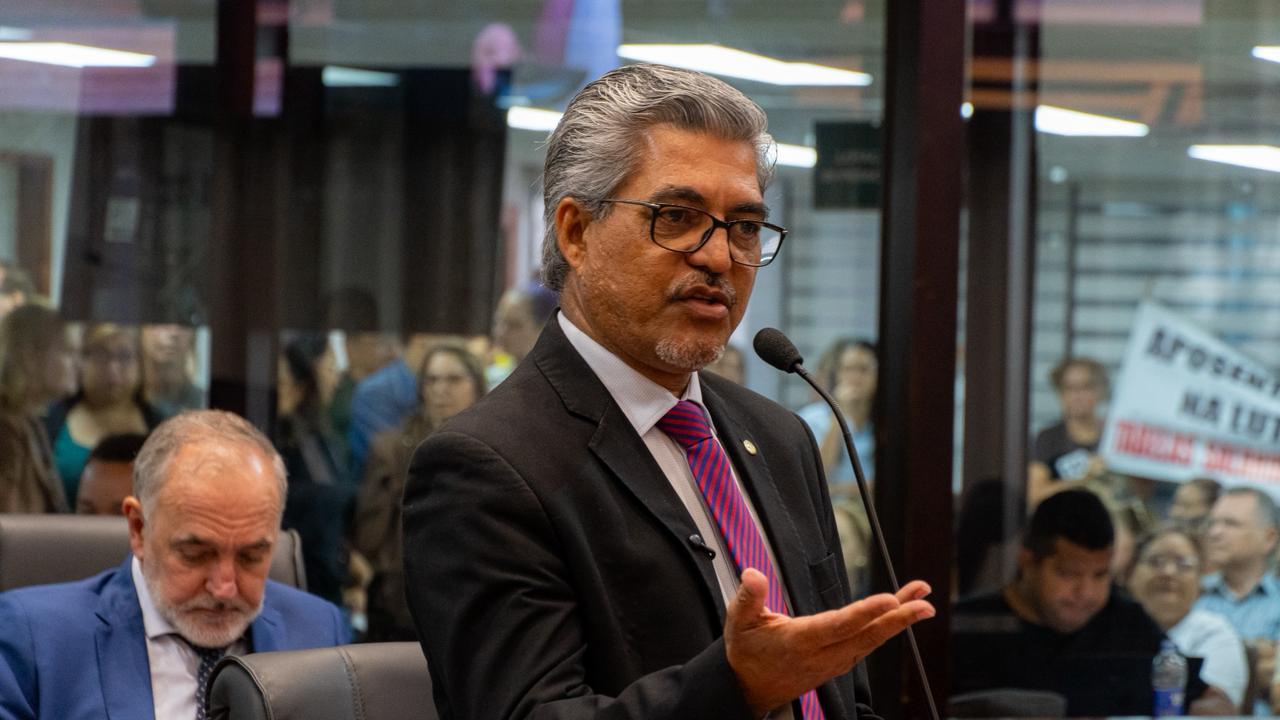 Edvaldo Magalhães em pronunciamento na tribuna