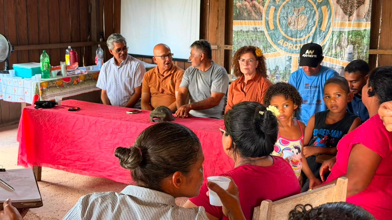Reunião com famílias da comunidade rural