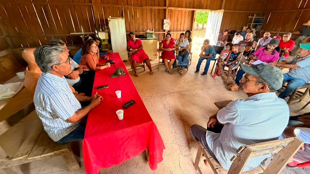 Reunião com a comunidade rural no interior do Acre